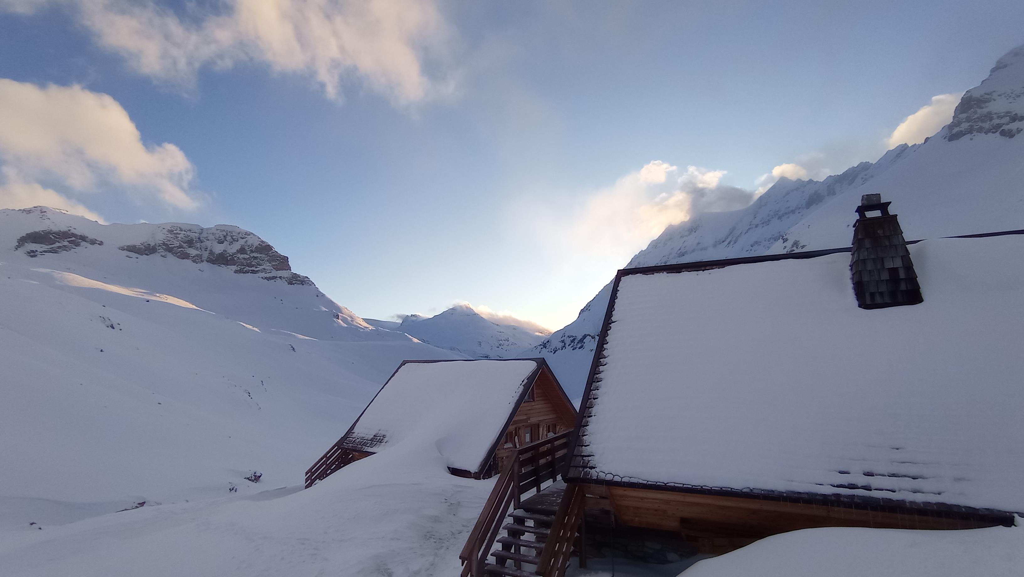 Le refuge sous la neige. 